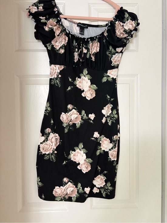 Forever 21 Dresses & Skirts - Forever 21 Black Floral Off-Shoulder Dress with Pink Rose Print
